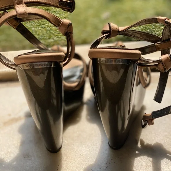 Burberry Wedge Heels with Knot Detail Straps in Powder Pink - Picture 7 of 17